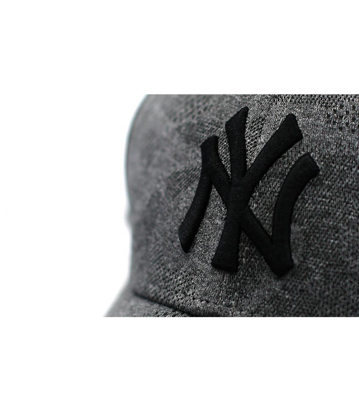 gorra NY gris jaspeado